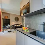 Seven - Via Matteotti 178 Appart hôtel 4*