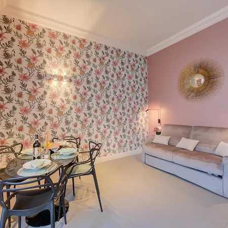 Seven - Via Matteotti 178 Aparthotel