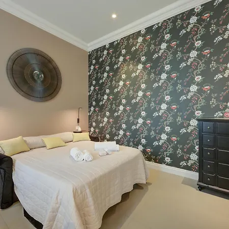 Aparthotel Seven - Via Matteotti 178 *