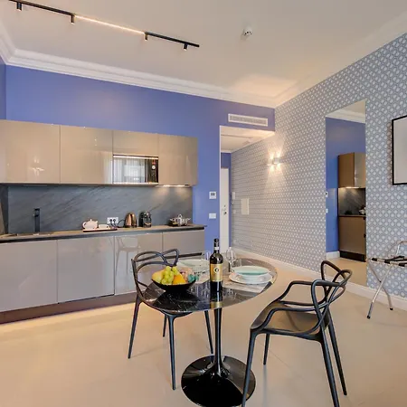 Aparthotel Seven - Via Matteotti 178 *