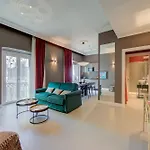 Seven - Via Matteotti 178 公寓式酒店 4*