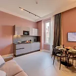 Seven - Via Matteotti 178 公寓式酒店 4*