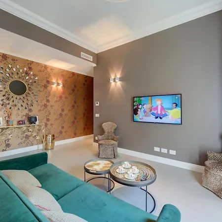 Ξενοδοχείο με διαμερίσματα Seven - Via Matteotti 178 4*