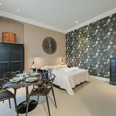 Hotel apartamentowy Seven - Via Matteotti 178 4*