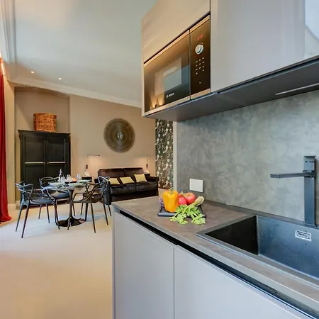 Seven - Via Matteotti 178 Hotel apartamentowy 4*