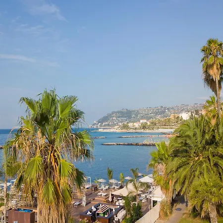 Seven - Via Matteotti 178 4*