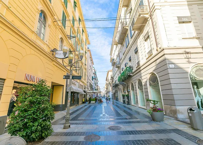 Ξενοδοχείο με διαμερίσματα Seven - Via Matteotti 178 4*