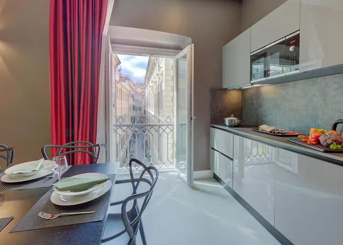 Ξενοδοχείο με διαμερίσματα Seven - Via Matteotti 178 4*