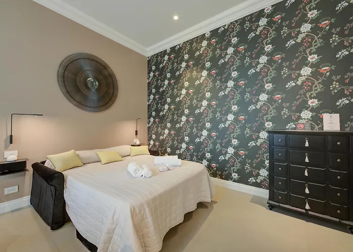 Ξενοδοχείο με διαμερίσματα Seven - Via Matteotti 178 4*