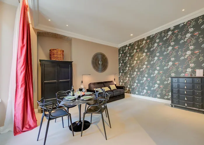 Ξενοδοχείο με διαμερίσματα Seven - Via Matteotti 178 4*