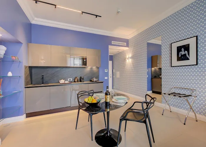 Ξενοδοχείο με διαμερίσματα Seven - Via Matteotti 178 4*